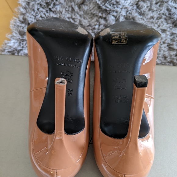 Via Spiga Patent Pointed Toe Pump - Picture 7 of 7